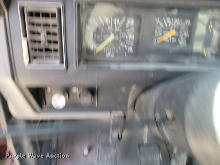 image for item DK4200 1996 Ford F800 utility / service truck