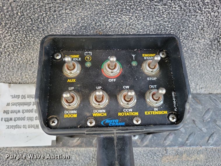 image for item DK4200 1996 Ford F800 utility / service truck