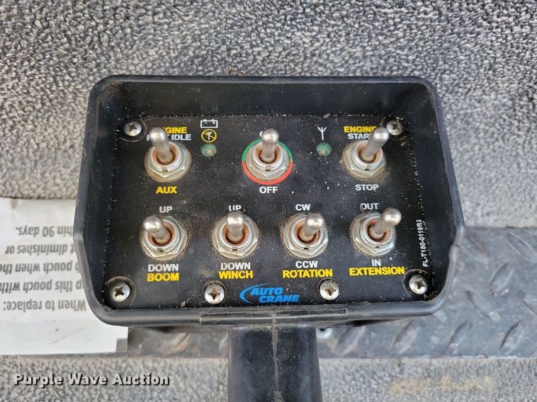 image for item DK4200 1996 Ford F800 utility / service truck