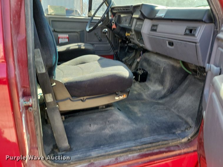 image for item DK4200 1996 Ford F800 utility / service truck