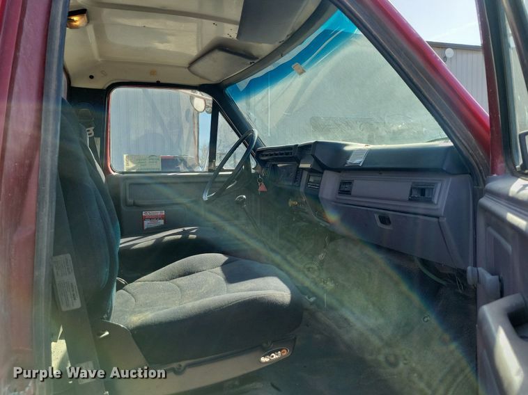 image for item DK4200 1996 Ford F800 utility / service truck