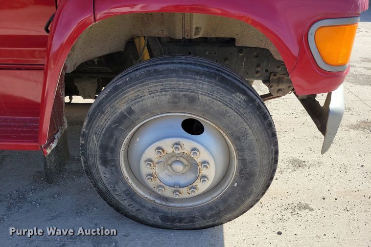 image for item DK4200 1996 Ford F800 utility / service truck