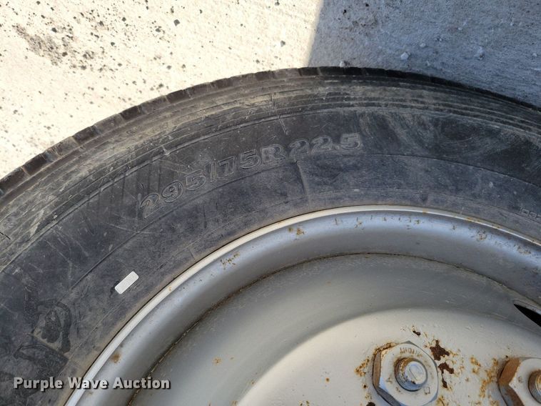 image for item DK4200 1996 Ford F800 utility / service truck