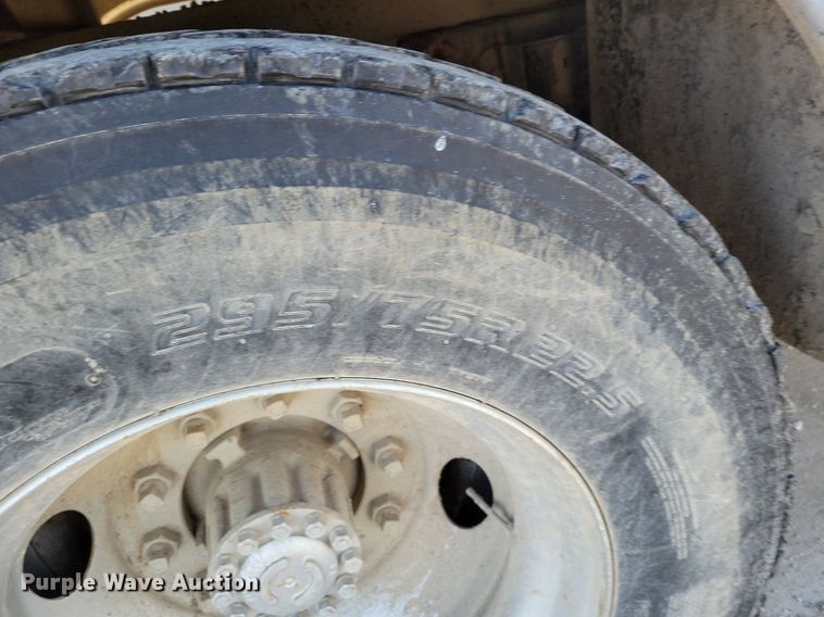 image for item DK4200 1996 Ford F800 utility / service truck