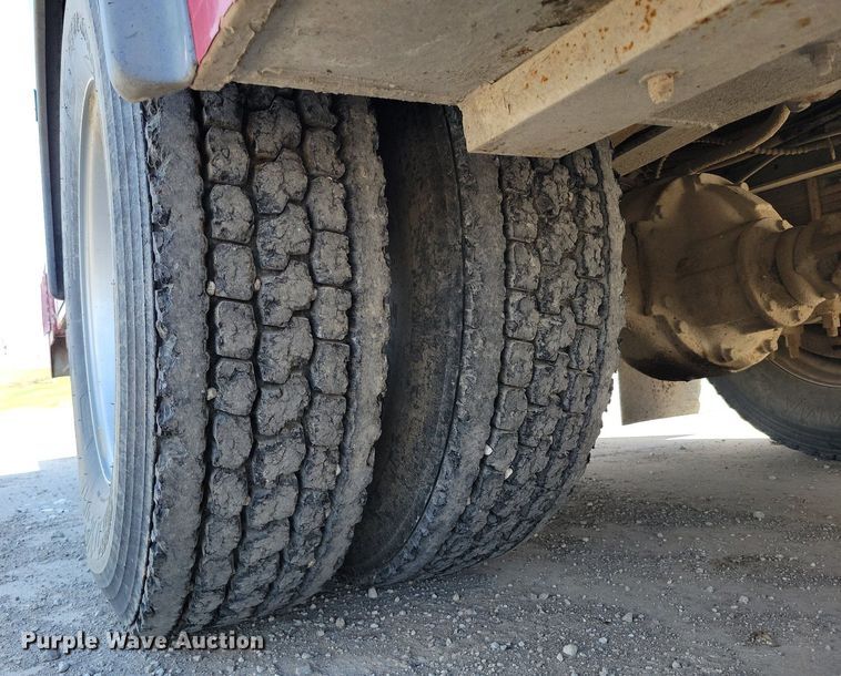 image for item DK4200 1996 Ford F800 utility / service truck