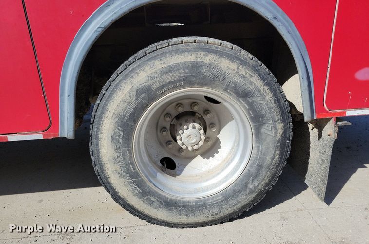 image for item DK4200 1996 Ford F800 utility / service truck