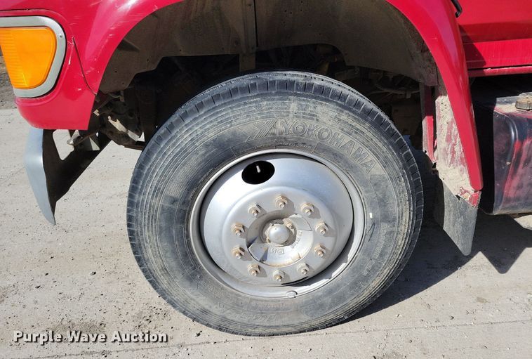 image for item DK4200 1996 Ford F800 utility / service truck