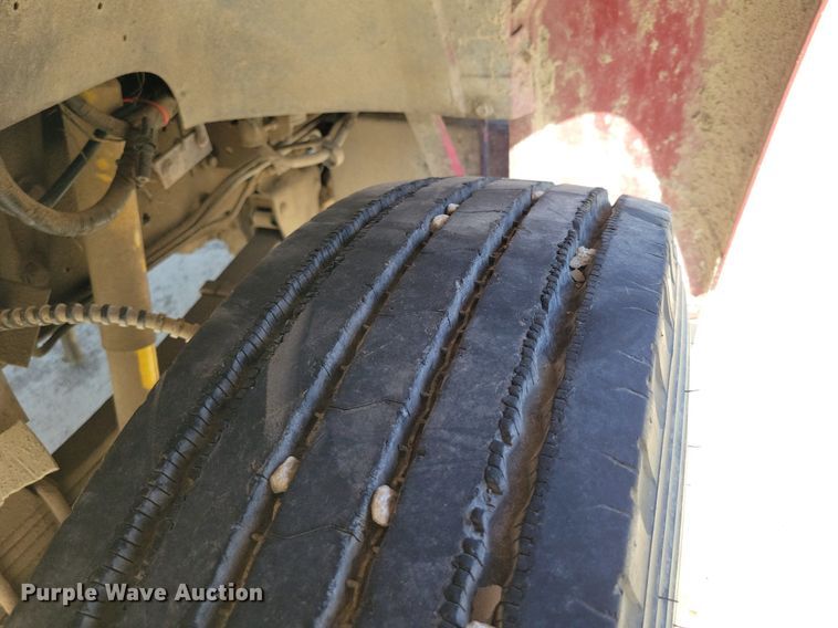 image for item DK4200 1996 Ford F800 utility / service truck