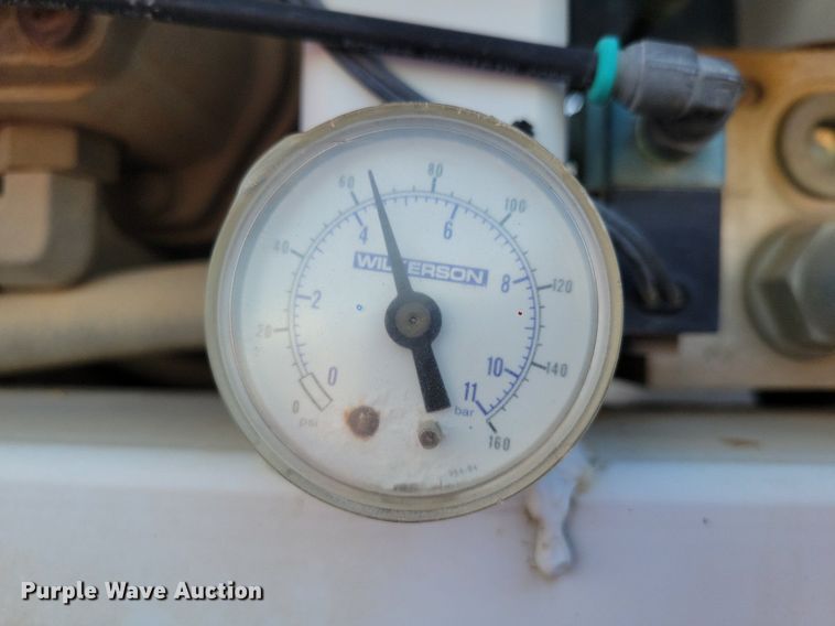 image for item DK4200 1996 Ford F800 utility / service truck