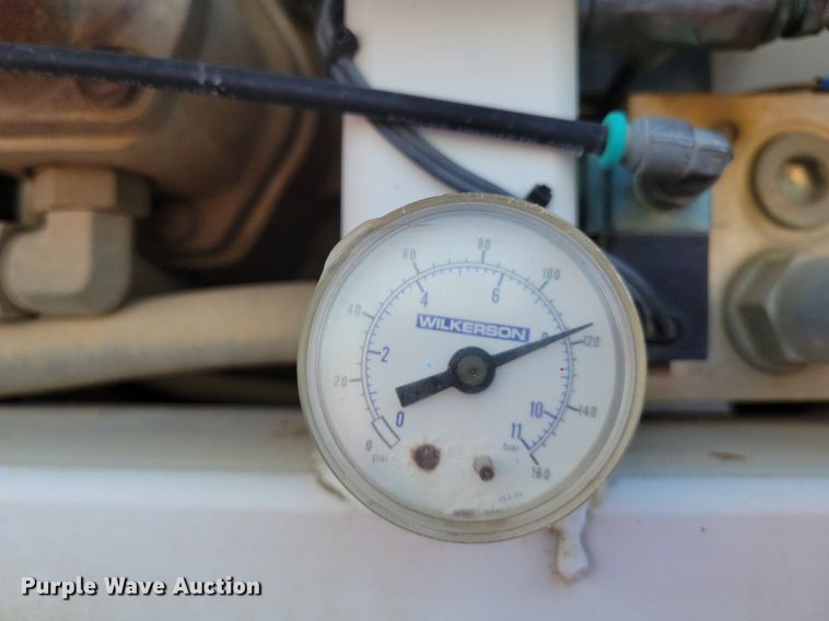 image for item DK4200 1996 Ford F800 utility / service truck