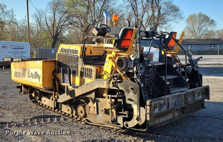 image for item DK4224 2004 LeeBoy L8816T paver