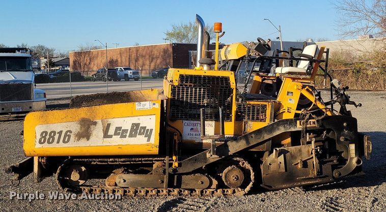 image for item DK4224 2004 LeeBoy L8816T paver