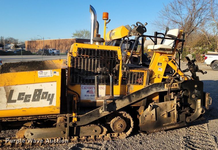 image for item DK4224 2004 LeeBoy L8816T paver