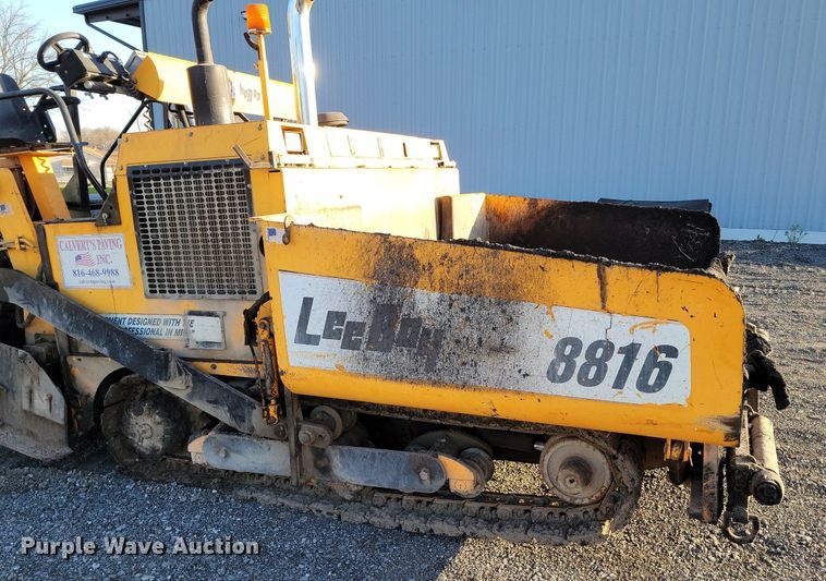 image for item DK4224 2004 LeeBoy L8816T paver