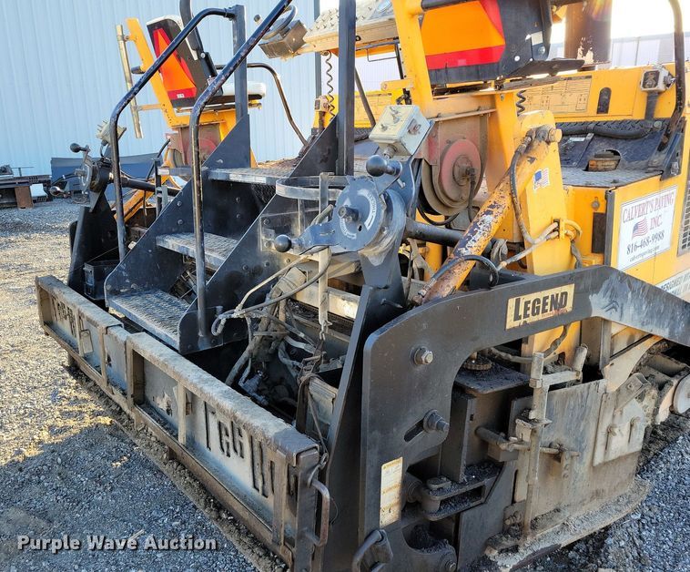 image for item DK4224 2004 LeeBoy L8816T paver