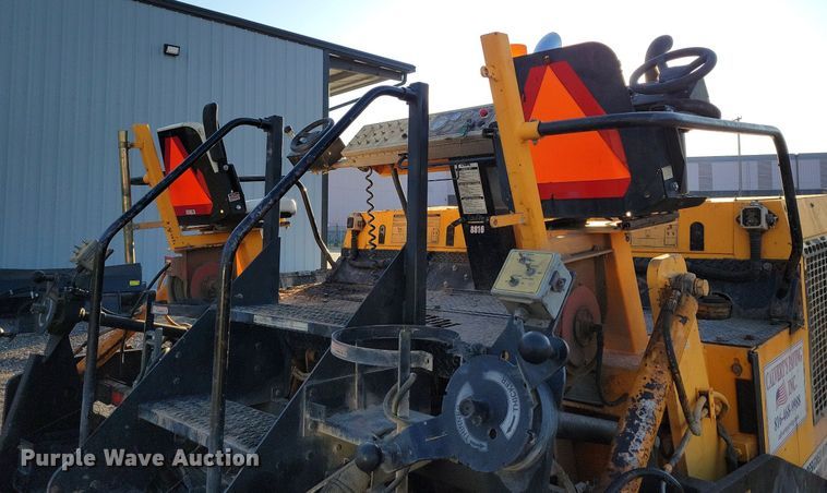 image for item DK4224 2004 LeeBoy L8816T paver