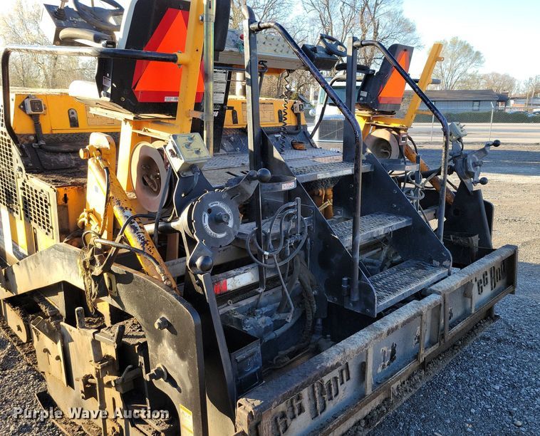 image for item DK4224 2004 LeeBoy L8816T paver