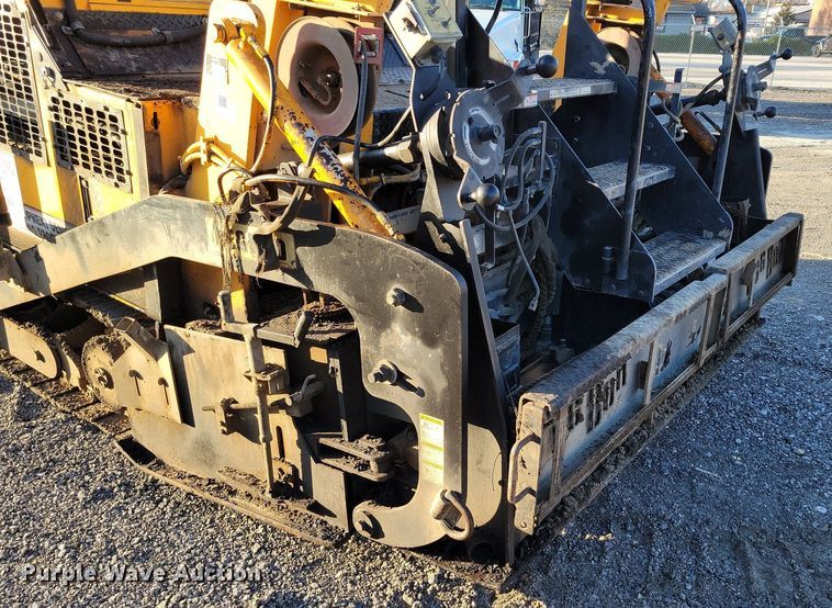 image for item DK4224 2004 LeeBoy L8816T paver