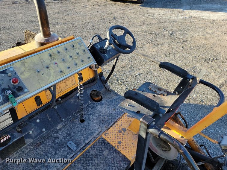 image for item DK4224 2004 LeeBoy L8816T paver