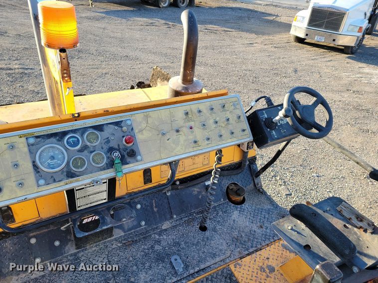 image for item DK4224 2004 LeeBoy L8816T paver