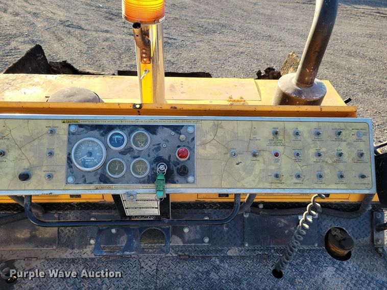 image for item DK4224 2004 LeeBoy L8816T paver