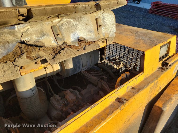 image for item DK4224 2004 LeeBoy L8816T paver