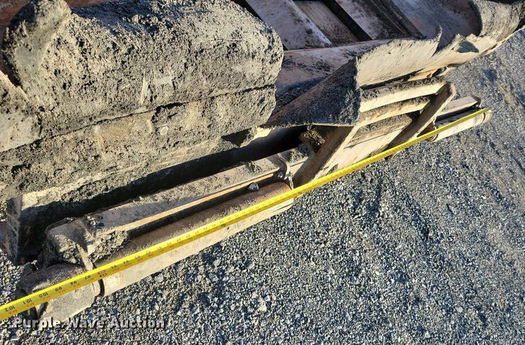 image for item DK4224 2004 LeeBoy L8816T paver