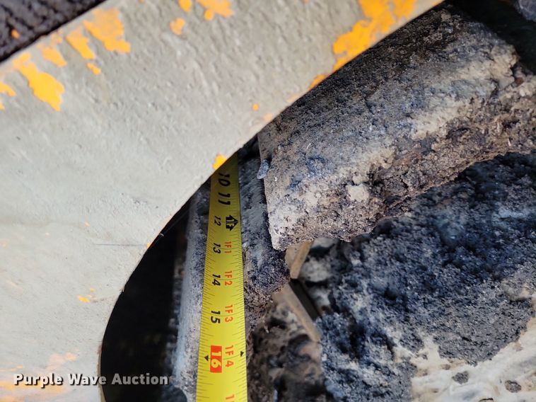 image for item DK4224 2004 LeeBoy L8816T paver