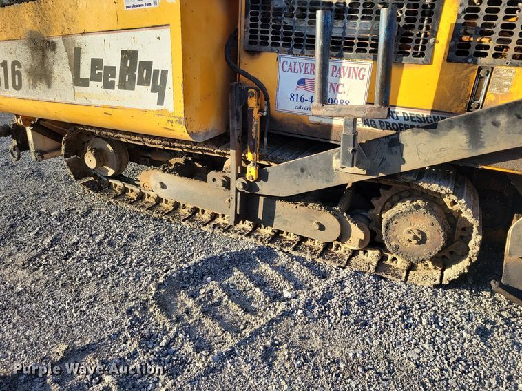 image for item DK4224 2004 LeeBoy L8816T paver