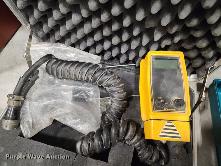 image for item DK4224 2004 LeeBoy L8816T paver