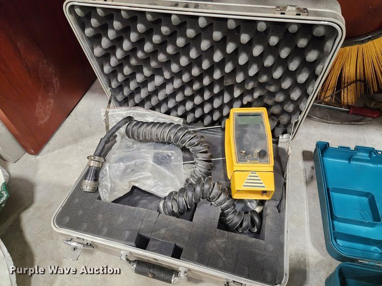 image for item DK4224 2004 LeeBoy L8816T paver