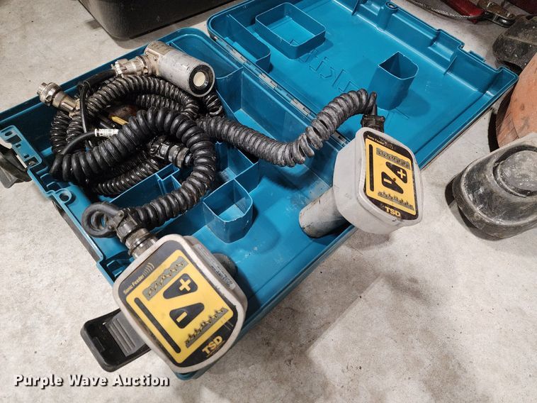 image for item DK4224 2004 LeeBoy L8816T paver