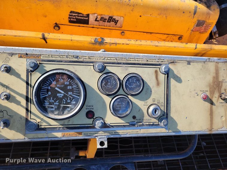 image for item DK4226 LeeBoy 8515 paver