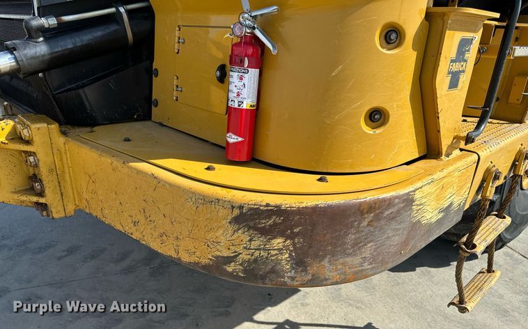 image for item DL4402 2014 Caterpillar 627K conventional scraper 