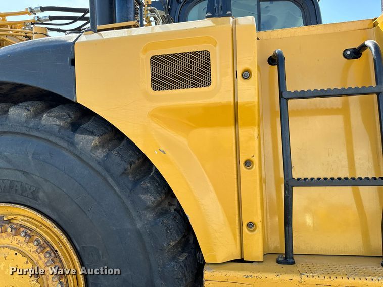 image for item DL4402 2014 Caterpillar 627K conventional scraper 
