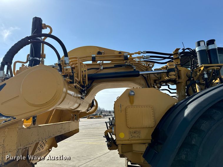 image for item DL4402 2014 Caterpillar 627K conventional scraper 