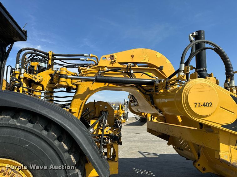 image for item DL4402 2014 Caterpillar 627K conventional scraper 