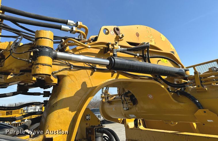 image for item DL4402 2014 Caterpillar 627K conventional scraper 
