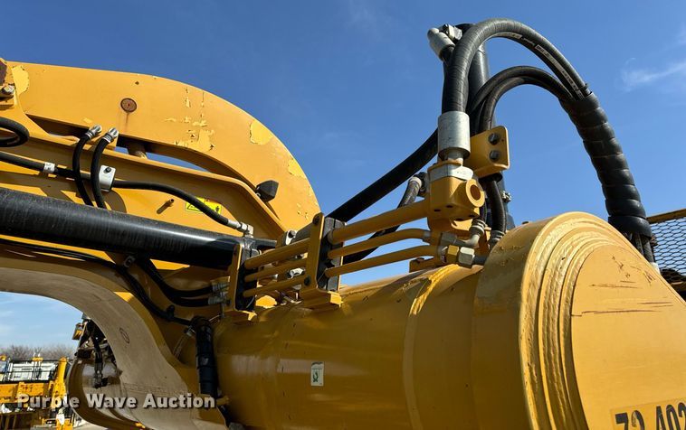 image for item DL4402 2014 Caterpillar 627K conventional scraper 