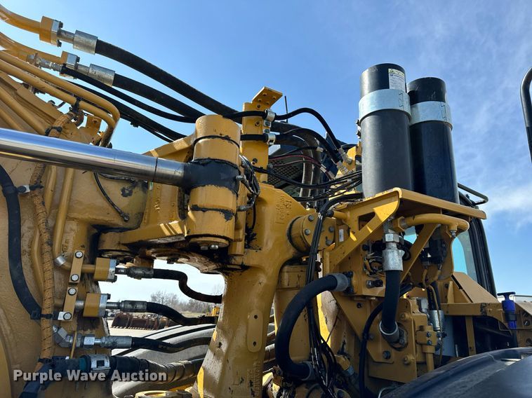 image for item DL4402 2014 Caterpillar 627K conventional scraper 