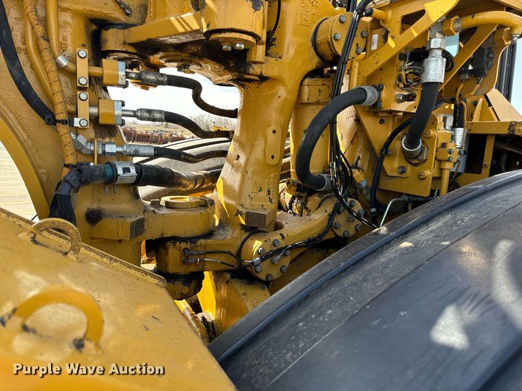 image for item DL4402 2014 Caterpillar 627K conventional scraper 