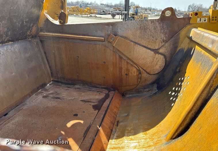 image for item DL4402 2014 Caterpillar 627K conventional scraper 