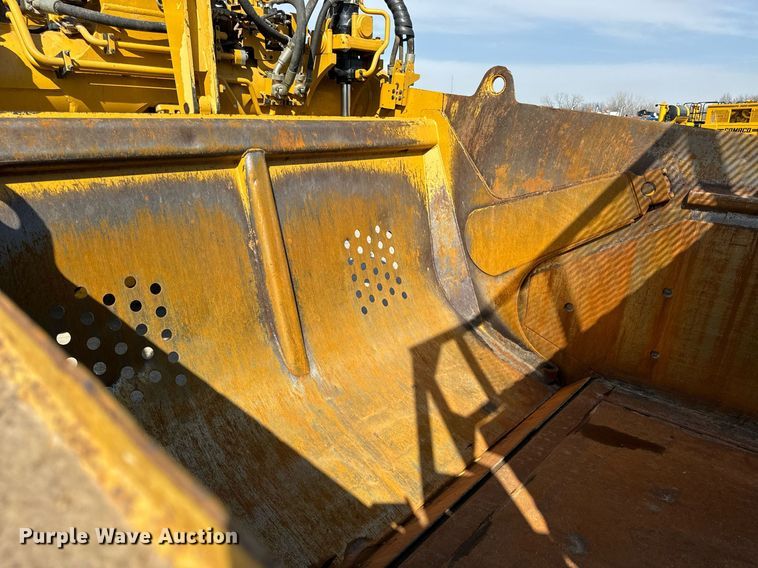 image for item DL4402 2014 Caterpillar 627K conventional scraper 