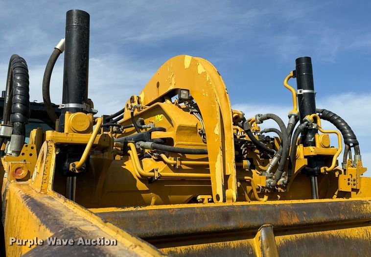 image for item DL4402 2014 Caterpillar 627K conventional scraper 