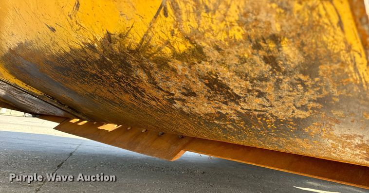 image for item DL4402 2014 Caterpillar 627K conventional scraper 