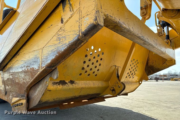 image for item DL4402 2014 Caterpillar 627K conventional scraper 