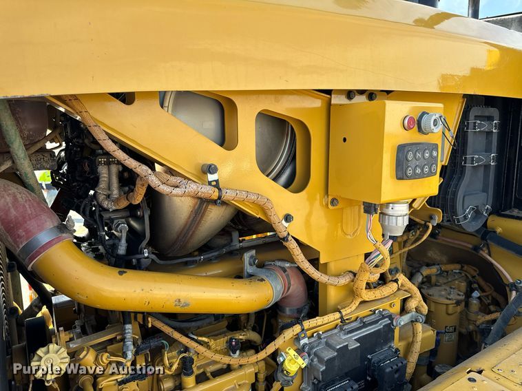 image for item DL4402 2014 Caterpillar 627K conventional scraper 