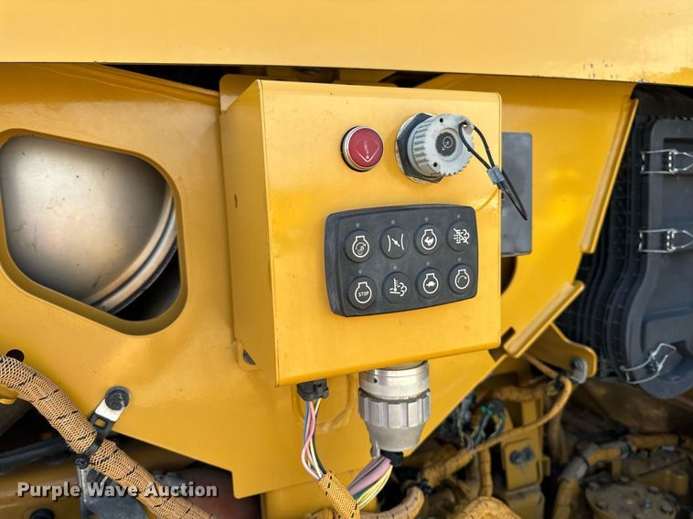 image for item DL4402 2014 Caterpillar 627K conventional scraper 