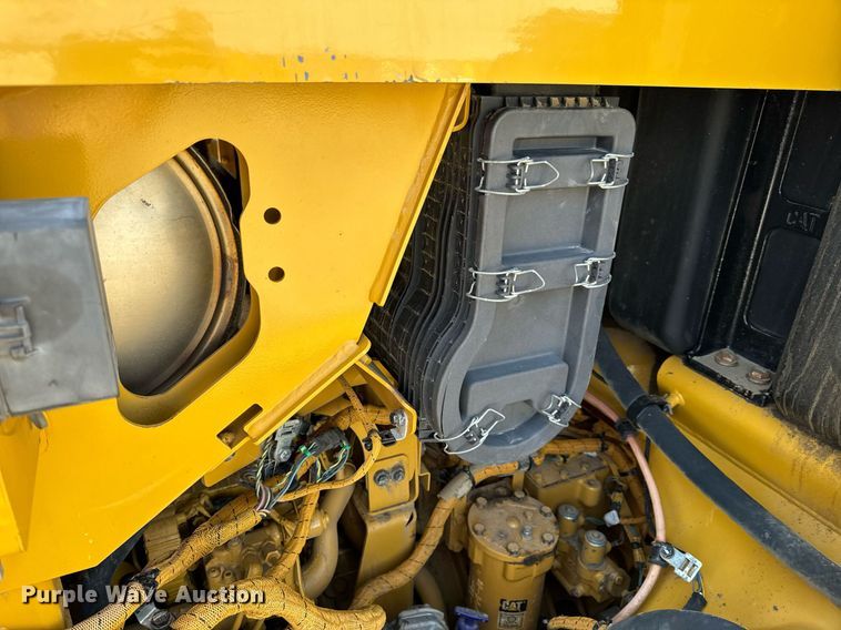 image for item DL4402 2014 Caterpillar 627K conventional scraper 