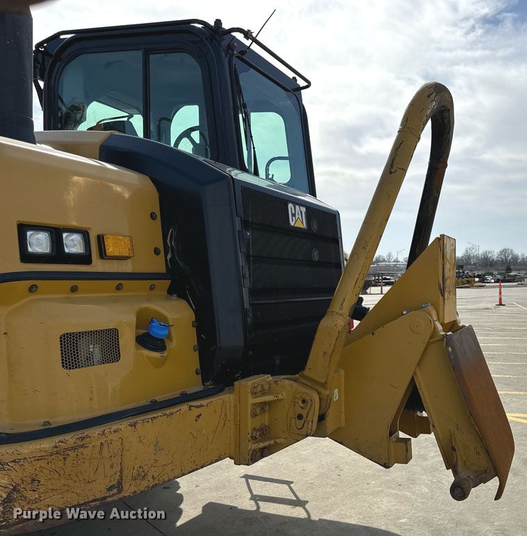 image for item DL4402 2014 Caterpillar 627K conventional scraper 